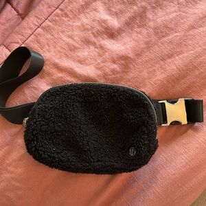 Lululemon- Sherpa Belt Bag